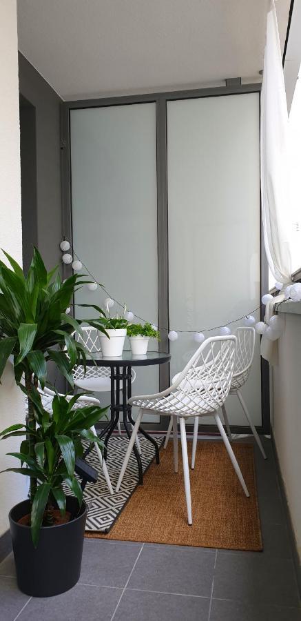 Bit Eccentric With The Balcony Apartment Warsaw Luaran gambar